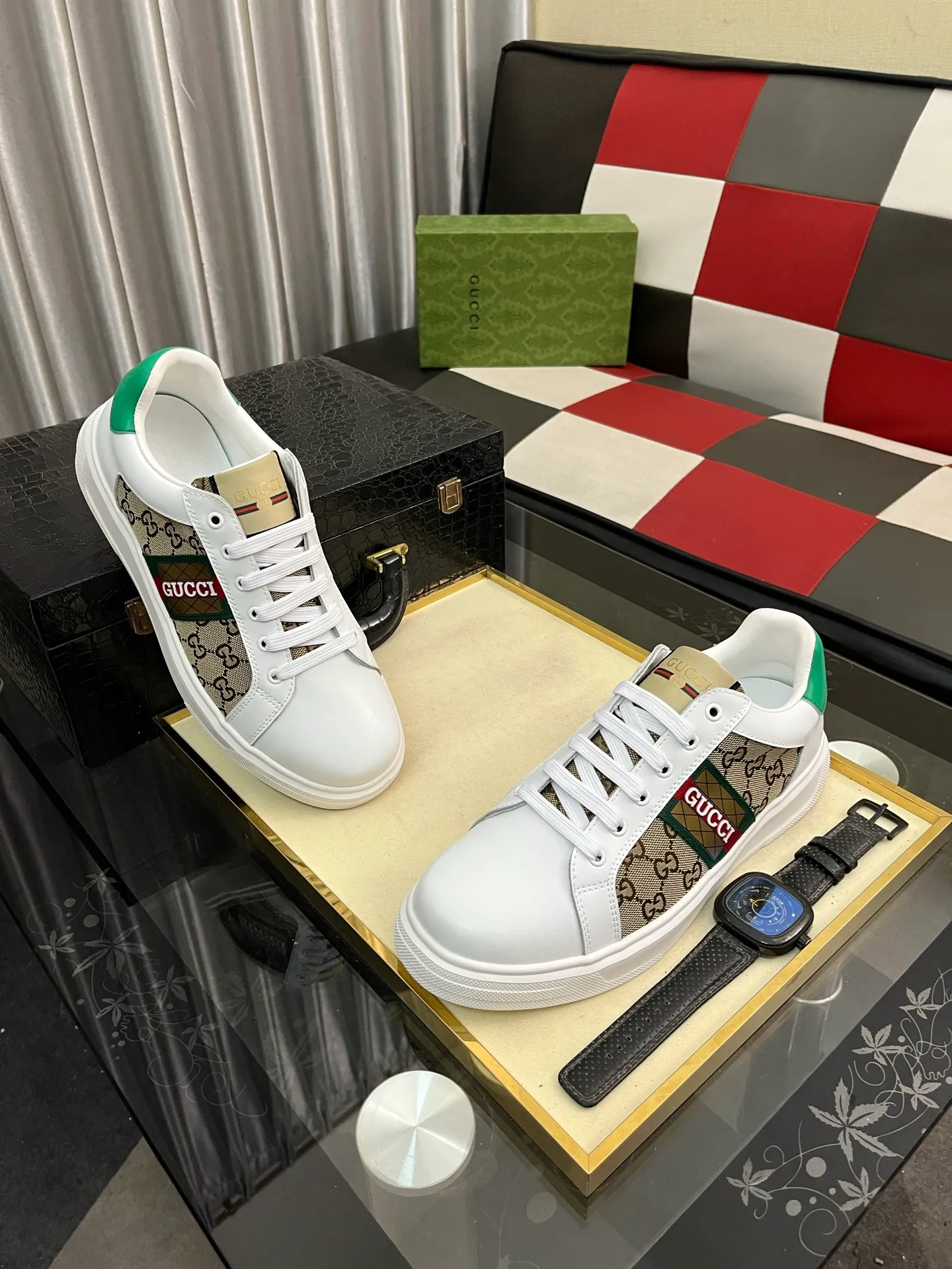 Men's shoes 💰420⌚️⌚️ [Gucci·Gucci] Original quality. ~ Unique modern style sneakers. 🏃A must-have casual shoe for trendy men😍😍 Original brand imported from Italy, imported original leather, sheep lining (refuses to discolor and grind feet) Sole: Original sole provided by the original factory, French lazy style design ⚠️Fit to the feet, original quality, super comfortable original sole. Code number: 38-442️⃣Colors available